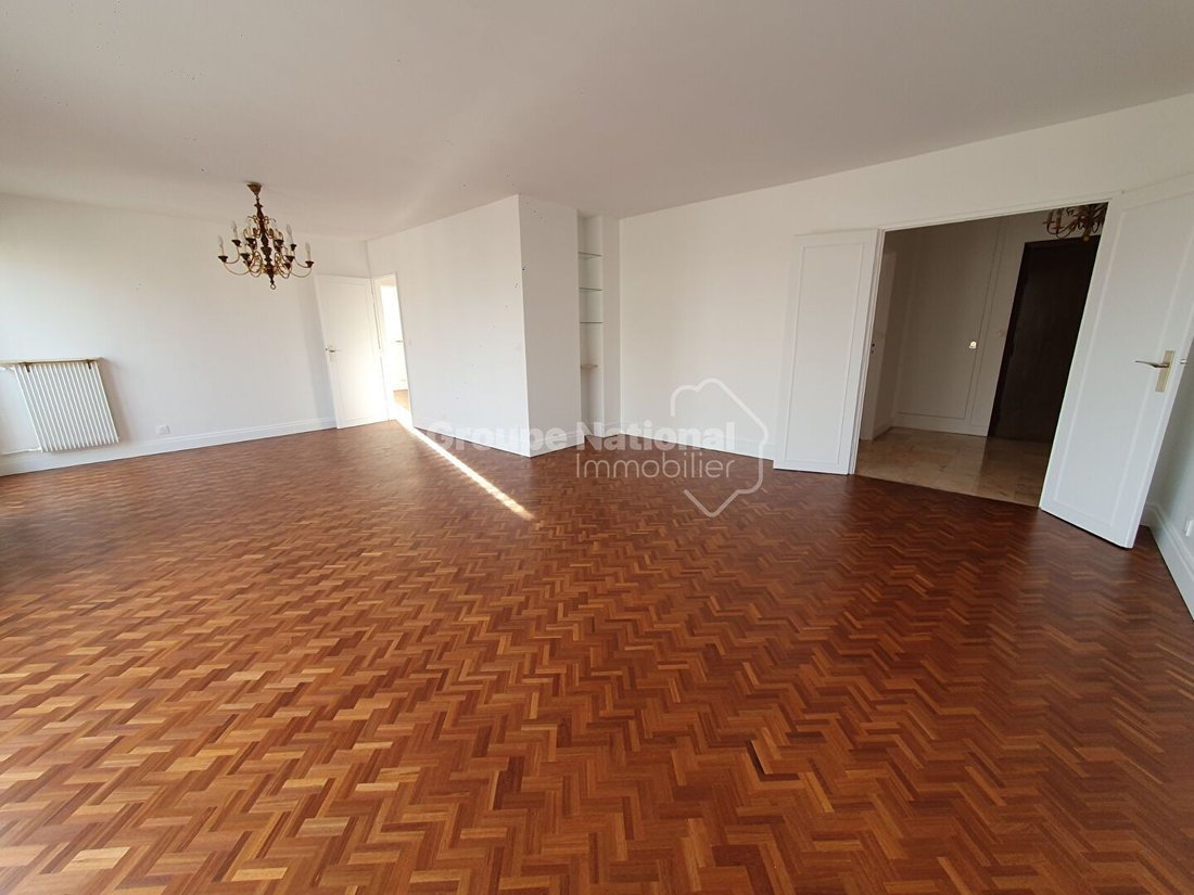 Apartment in Domaine National du Château, Versailles, France 2 - 18037535