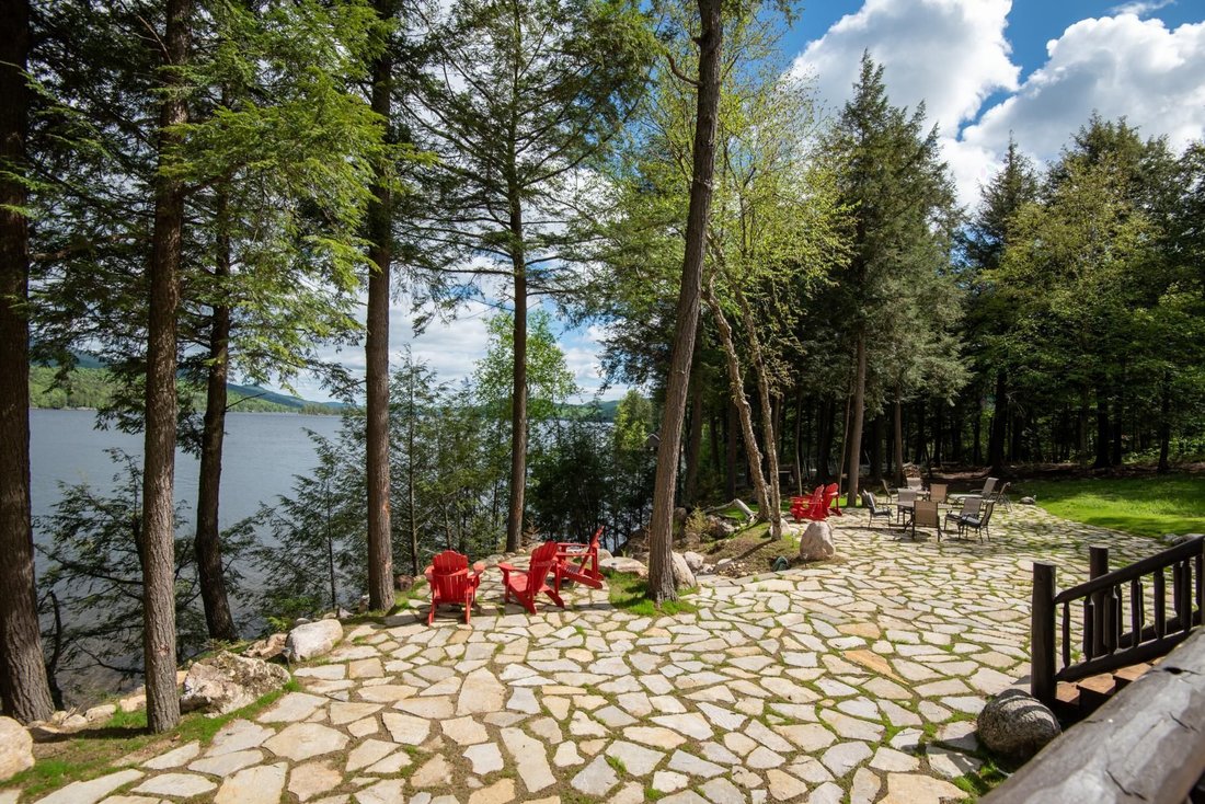 House in Mont-Tremblant, Quebec, Canada 2 - 18042699