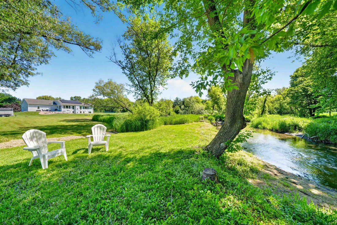 House in Cottage Grove, Wisconsin, United States 1 - 18040098