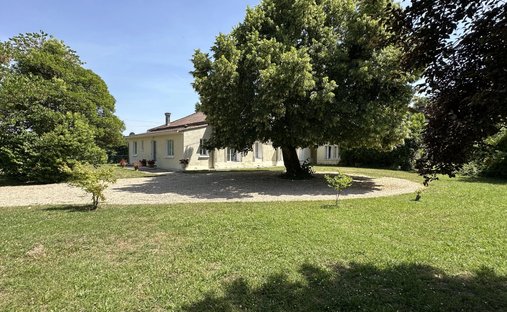 House in Montcaret, Nouvelle-Aquitaine, France 1