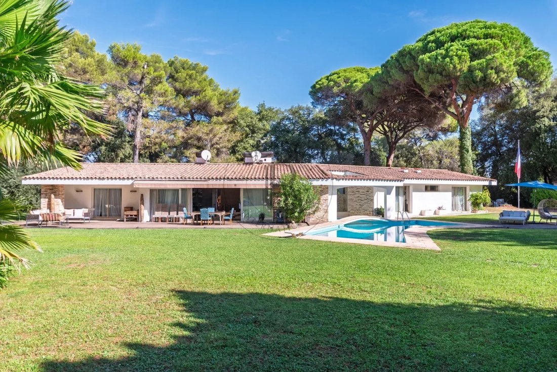 Villa in Mougins, Provence-Alpes-Côte d'Azur, France 2 - 17719181