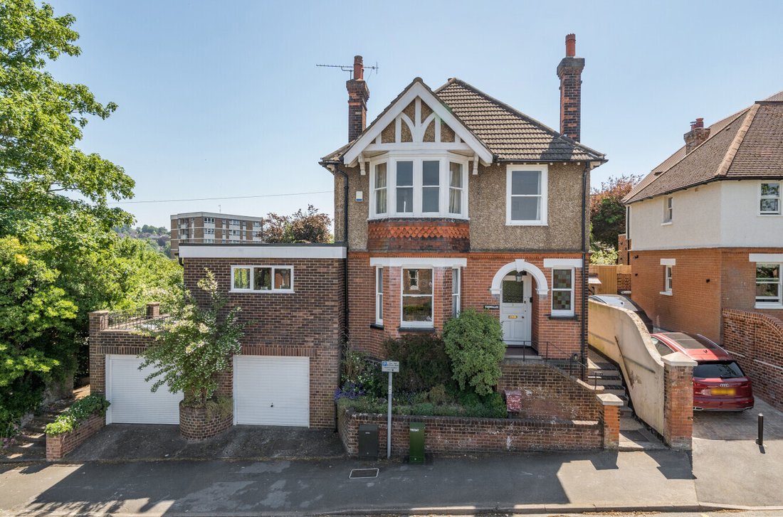 House in Guildford, England 1 - 18036249