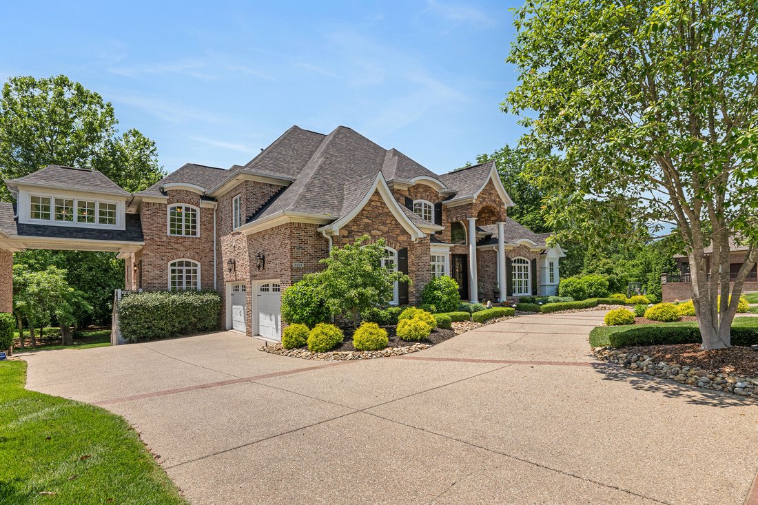 House in Watterson Park, Kentucky, United States 3 - 18039880