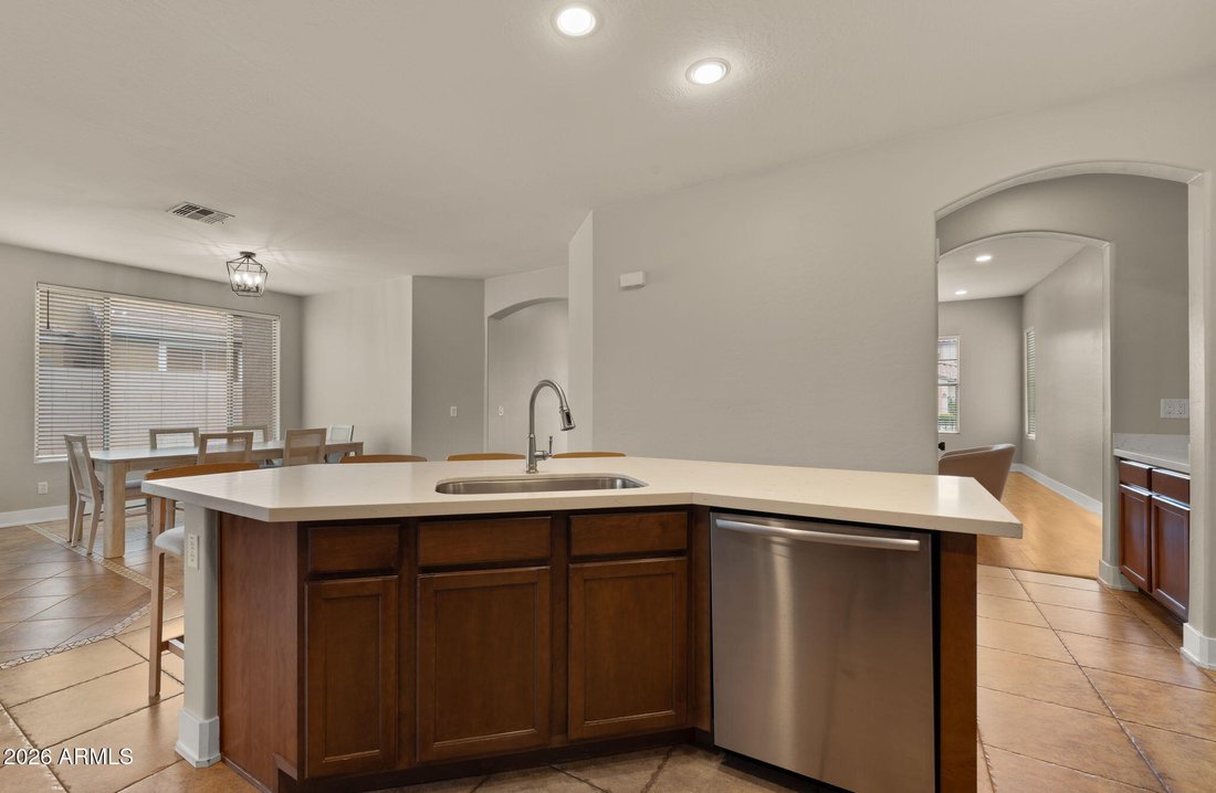 Gilbert, Arizona, United States 4 - 18035471