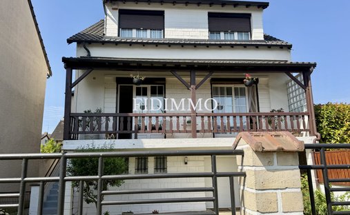 House in Ormesson-sur-Marne, Ile-de-France, France 1