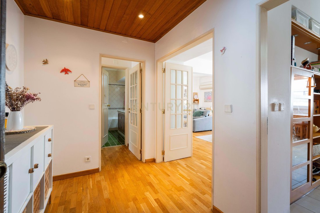 Apartment in Carnaxide e Queijas, Lisbon, Portugal 1 - 18037971
