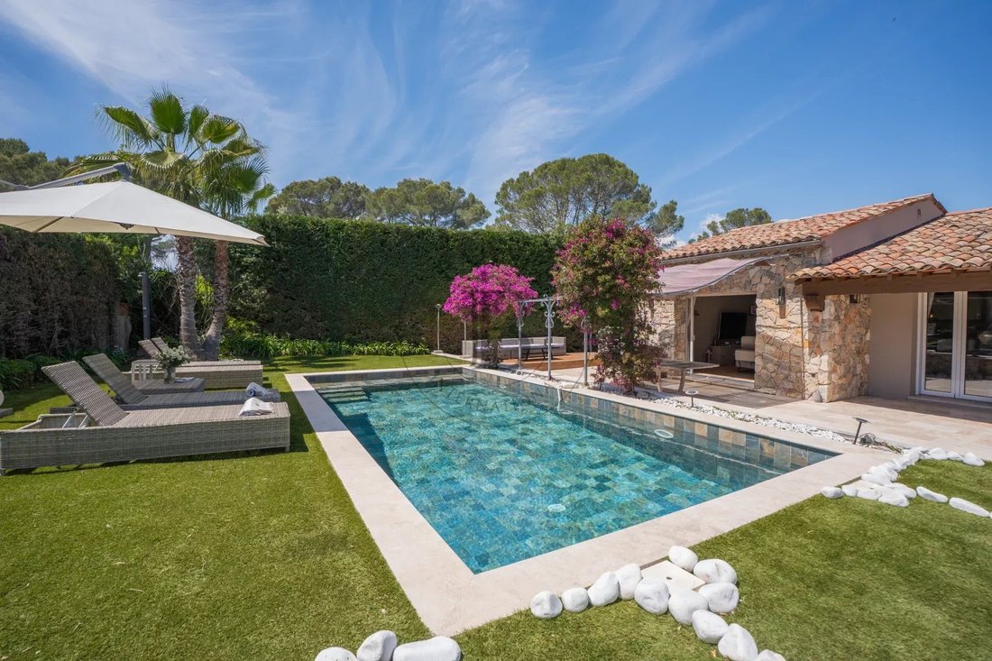 Villa in Mougins, Provence-Alpes-Côte d'Azur, France 1 - 17984489