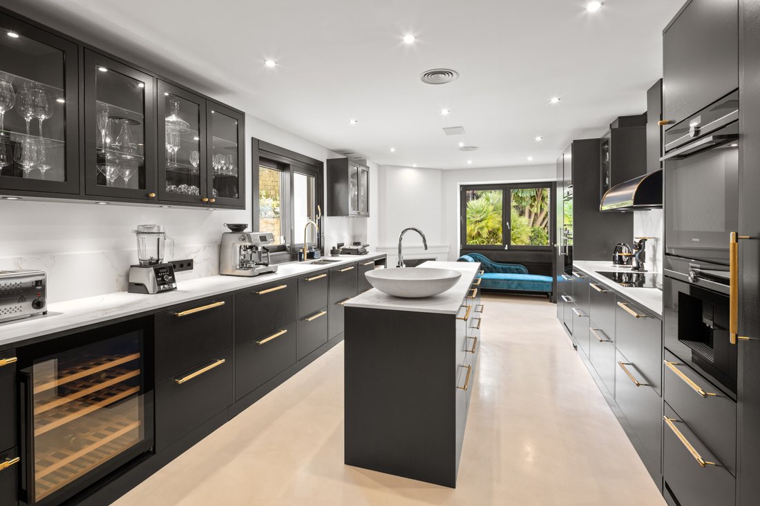 Villa in La Quinta, Benahavis, Andalusia 4 - 14579653