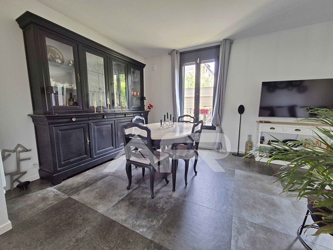 House in Chatou, Ile-de-France, France 4 - 18040934
