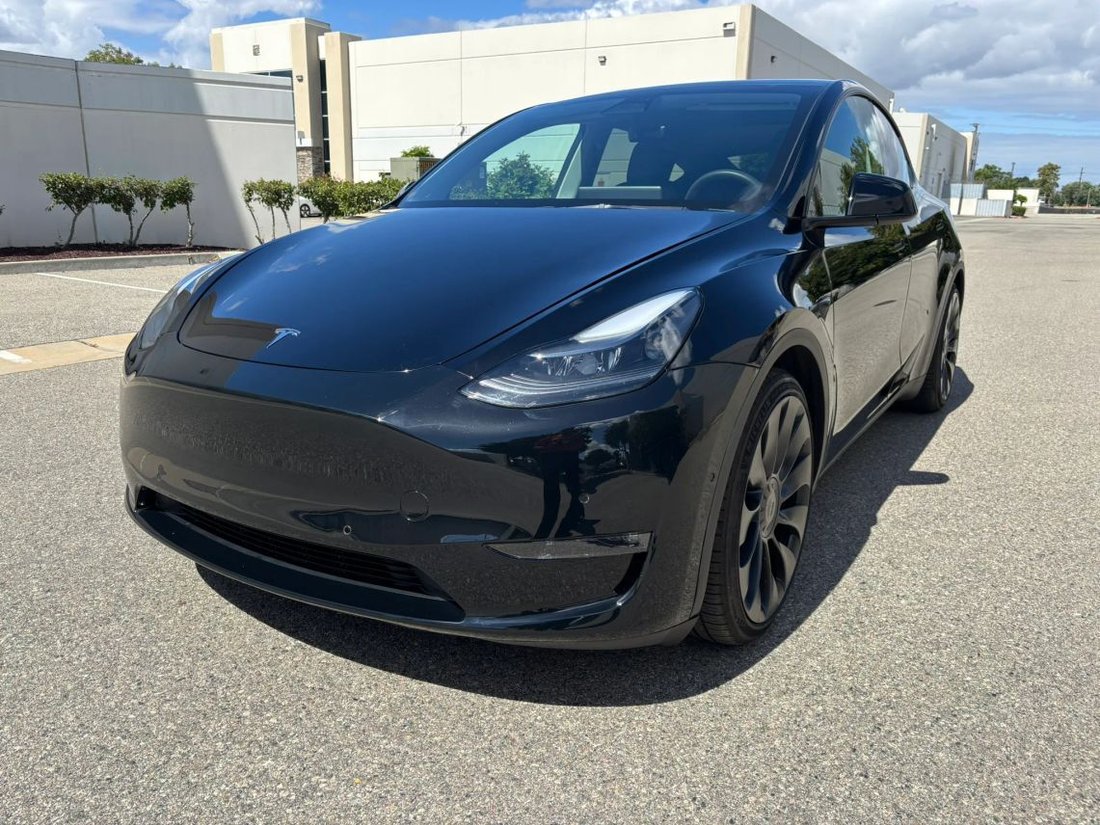 Suv in Corona, CA, United States 1 - 18046040