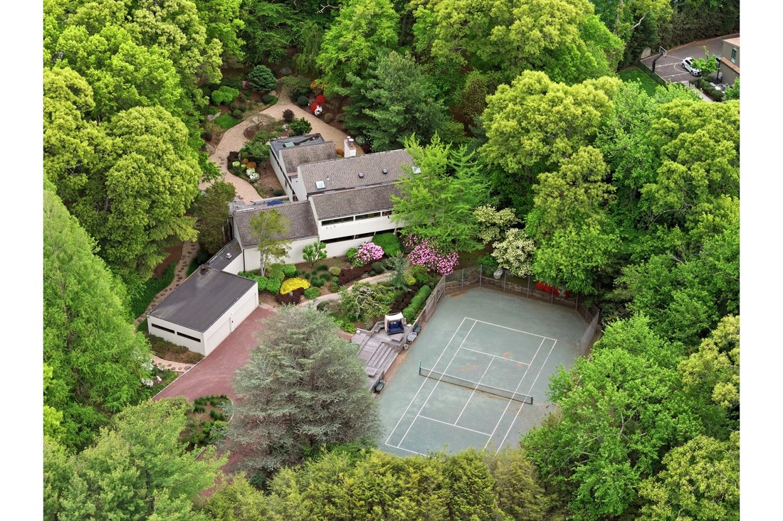 House in Old Westbury, New York, United States 1 - 18037678
