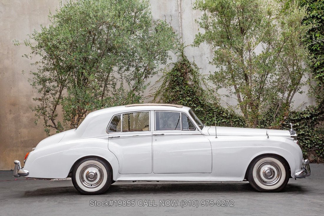 Sedan in Los Angeles, CA 4 - 18051094
