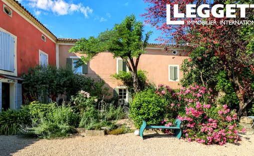 Casa a Saint-Quentin-la-Poterie, Occitania, Francia 1