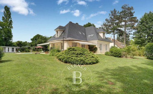 House in Saint-Nom-la-Bretèche, Île-de-France, France 1
