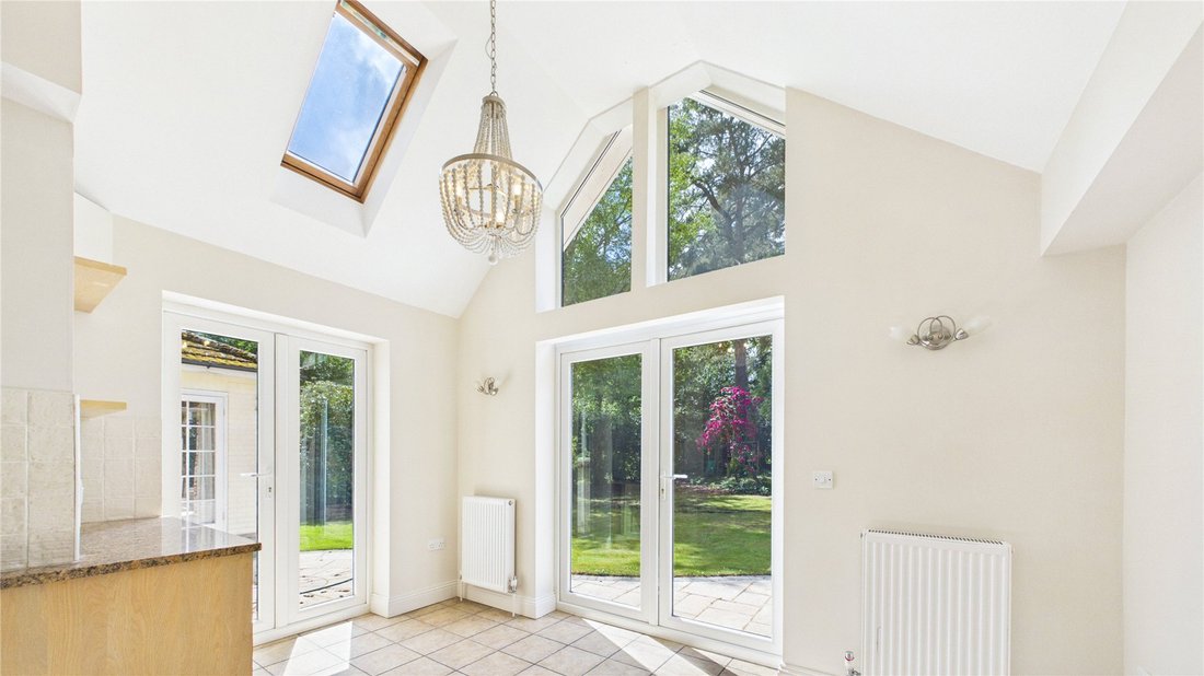 Haus in Crawley Hill, Surrey Heath, England 5 - 18036234