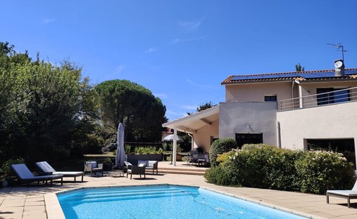 House in Centre-Bourg, Saint-Genis-Laval, France 1