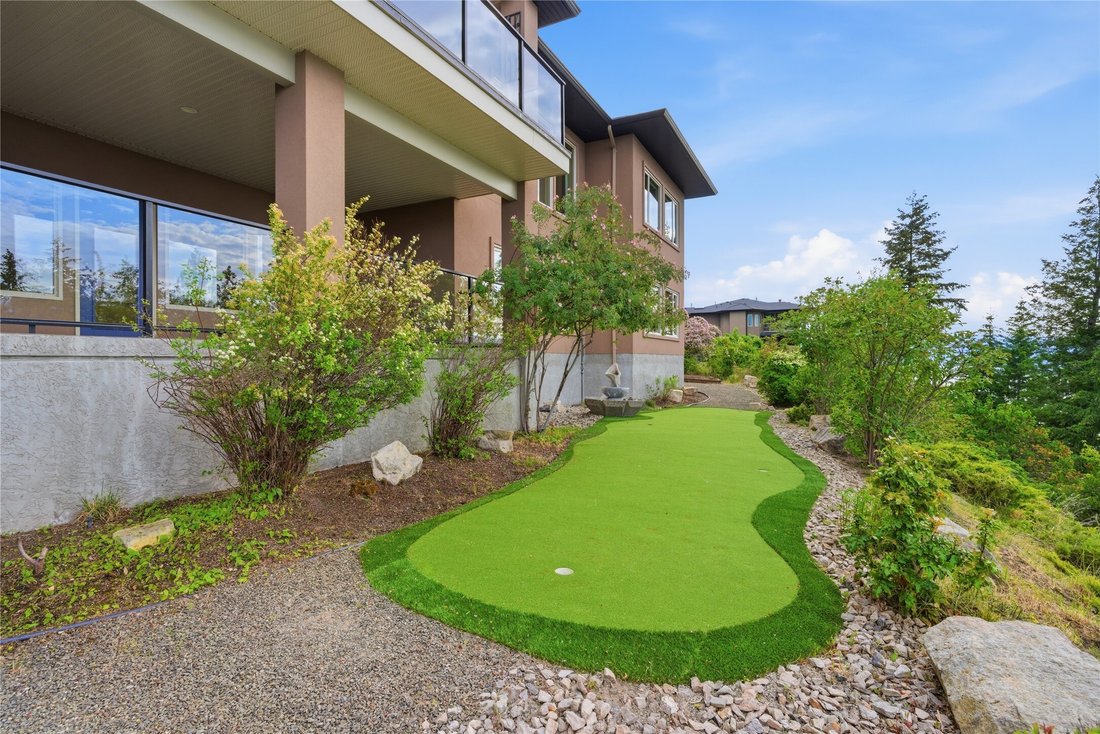 House in Kelowna, British Columbia, Canada 2 - 18042615