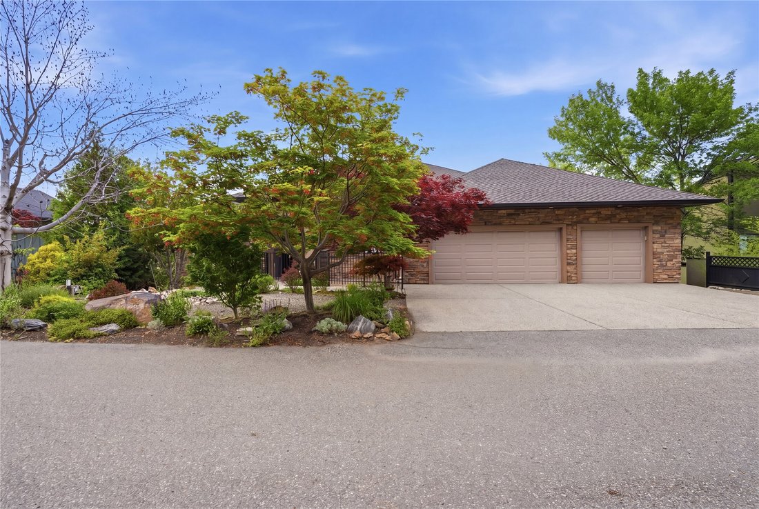 House in Kelowna, British Columbia, Canada 3 - 18042615