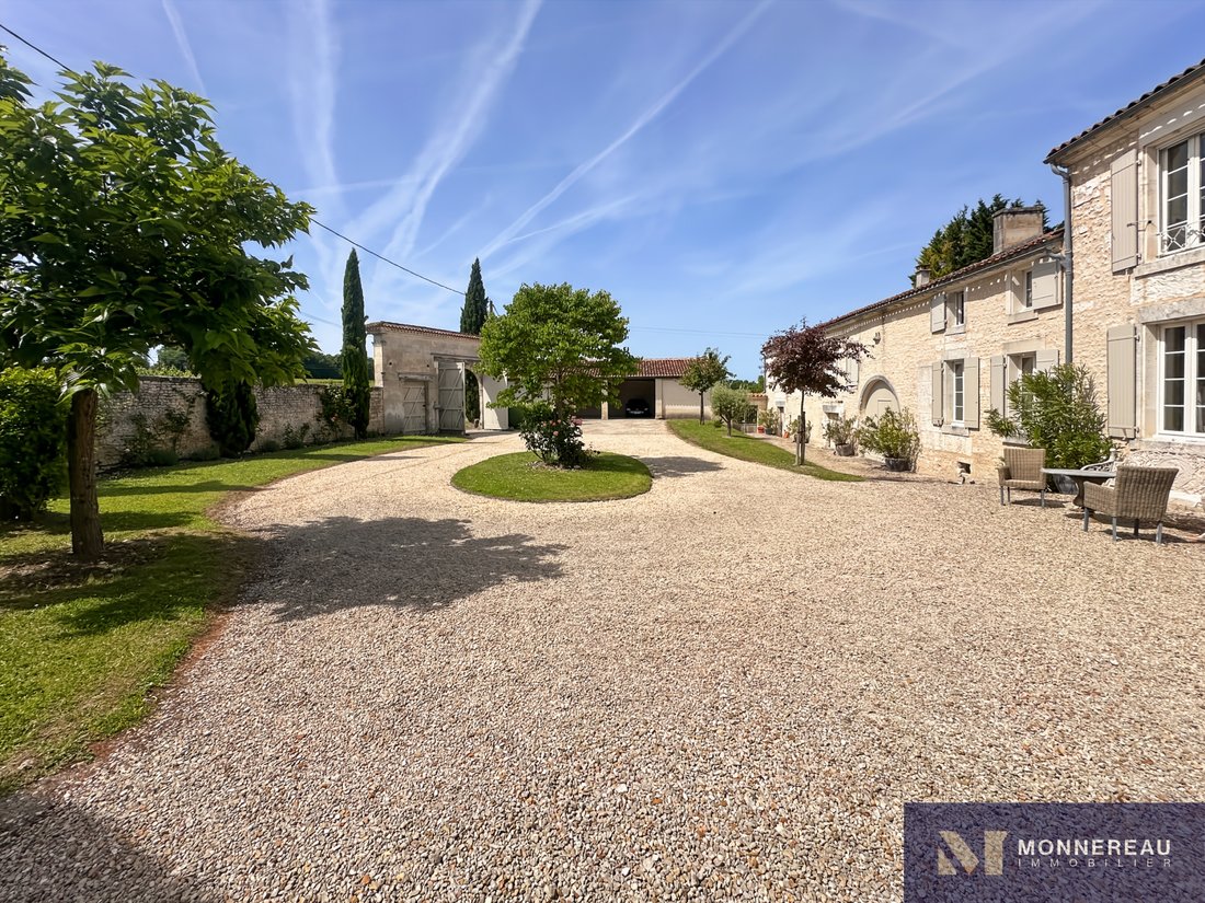 Tenuta a Bellevigne, Nuova Aquitania, Francia 4 - 18040873