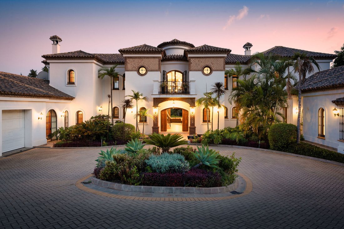 Villa in Estepona, Andalusia, Spain 1 - 14702477