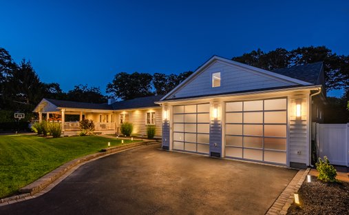 House in Shirley, New York, United States 1