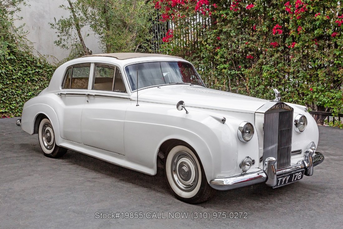 Sedan in Los Angeles, CA 3 - 18051094