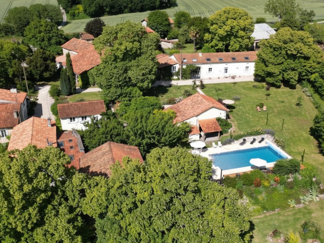 House in Aubeterre-sur-Dronne, Nouvelle-Aquitaine, France 1 - 18042440