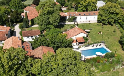 House in Aubeterre-sur-Dronne, Nouvelle-Aquitaine, France 1