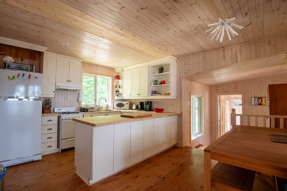 House in Mont-Tremblant, Quebec, Canada 4 - 18042699