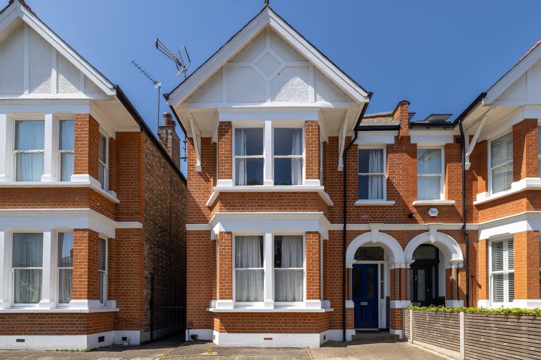 House in West Acton, Ealing, England 3 - 18036132