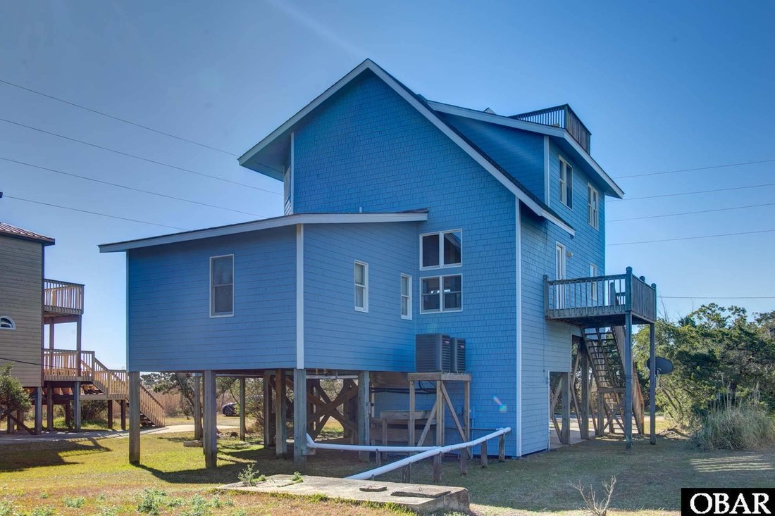 House in Ocracoke, North Carolina, United States 3 - 18040419