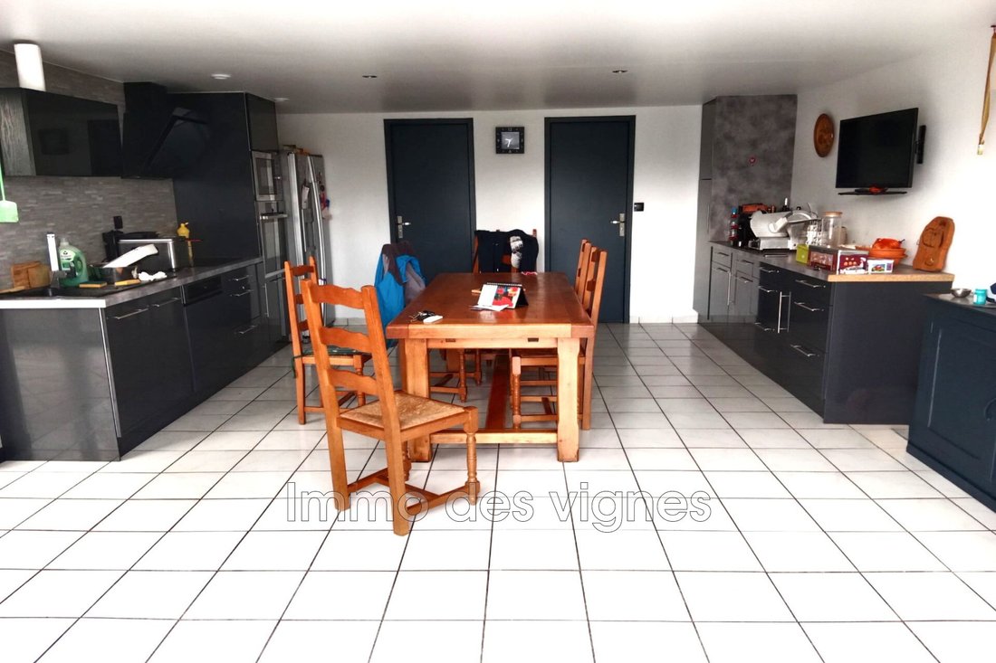 Villa in Lagrave-Le Bourg, Ambares-et-Lagrave, France 4 - 18036668