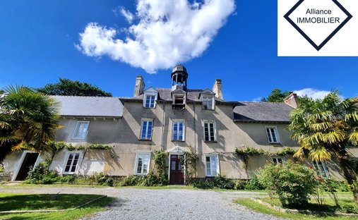 Estate in Saint-Meen-le-Grand, Brittany, France 1