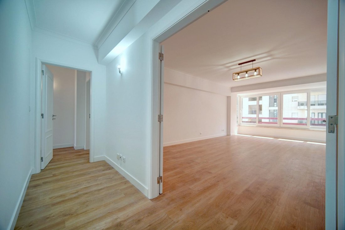 Apartment in Sao Domingos de Benfica, Lisbon, Portugal 2 - 18044160
