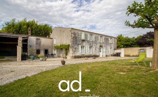 House in Verines, Nouvelle-Aquitaine, France 1