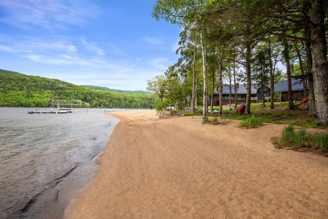 House in Mont-Tremblant, Quebec, Canada 4 - 18042700