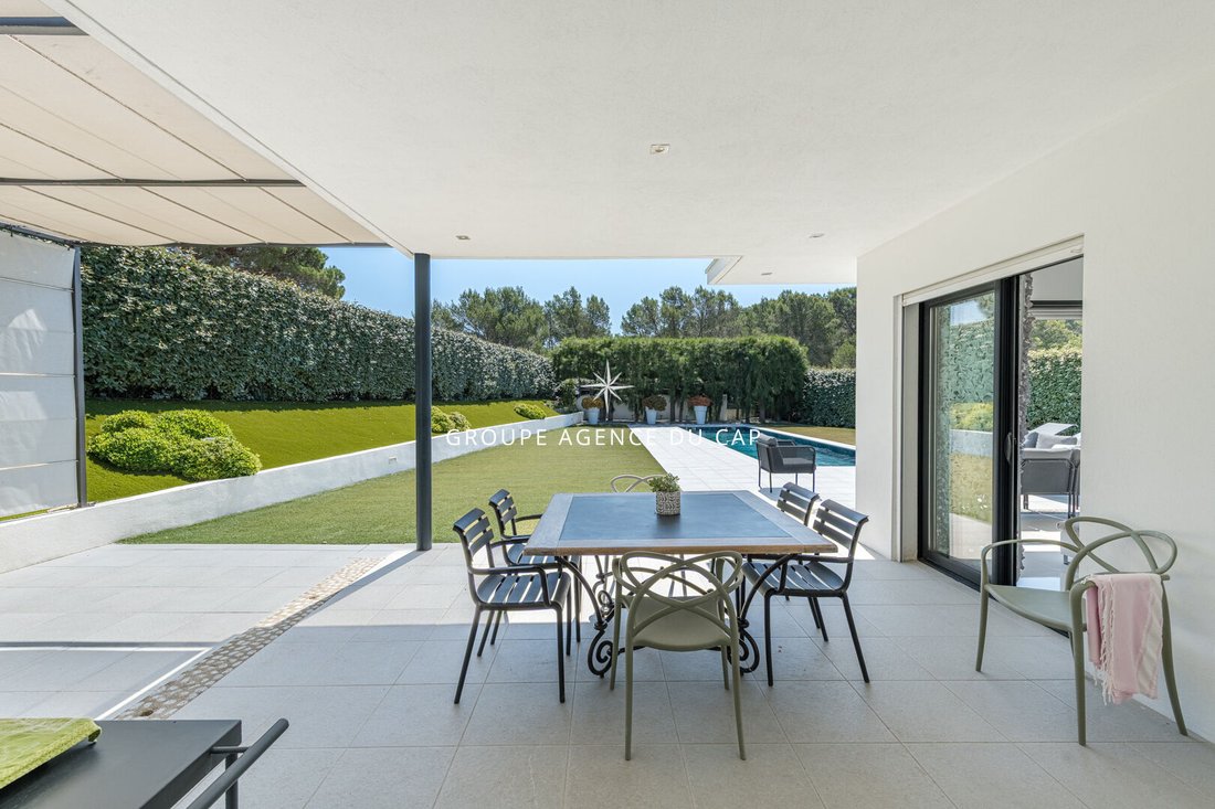Villa in Aiguebonne, Saint-Raphaël, France 3 - 17866572