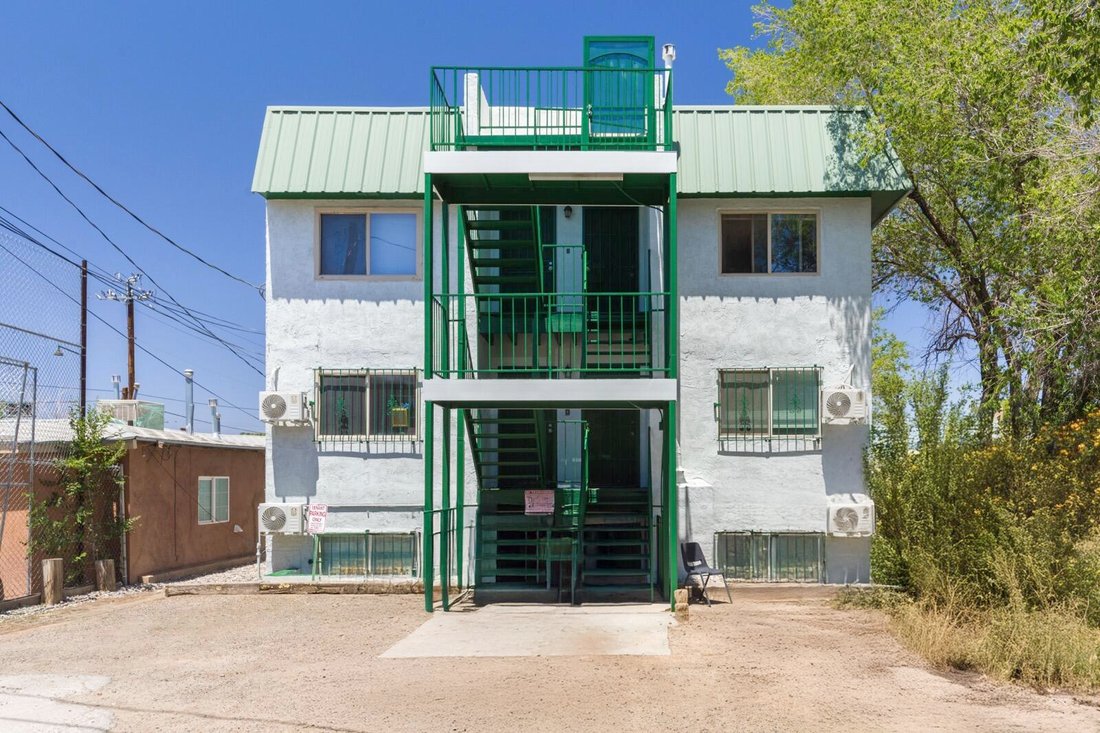 Albuquerque, New Mexico, United States 1 - 18040058