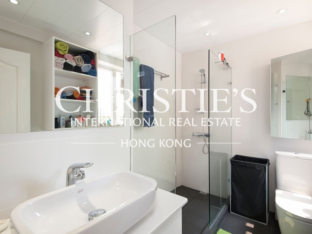 Apartment in Hong Kong, Hong Kong 5 - 18046141