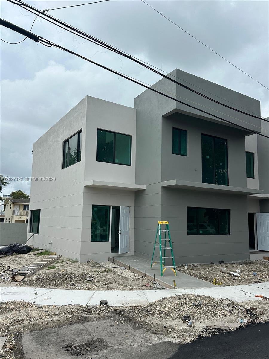 Miami, Florida, United States 5 - 18041447