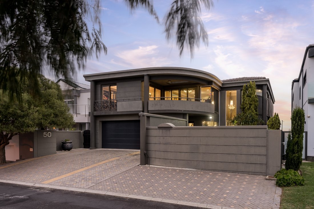 House in Cape Town, Western Cape, South Africa 2 - 18042741