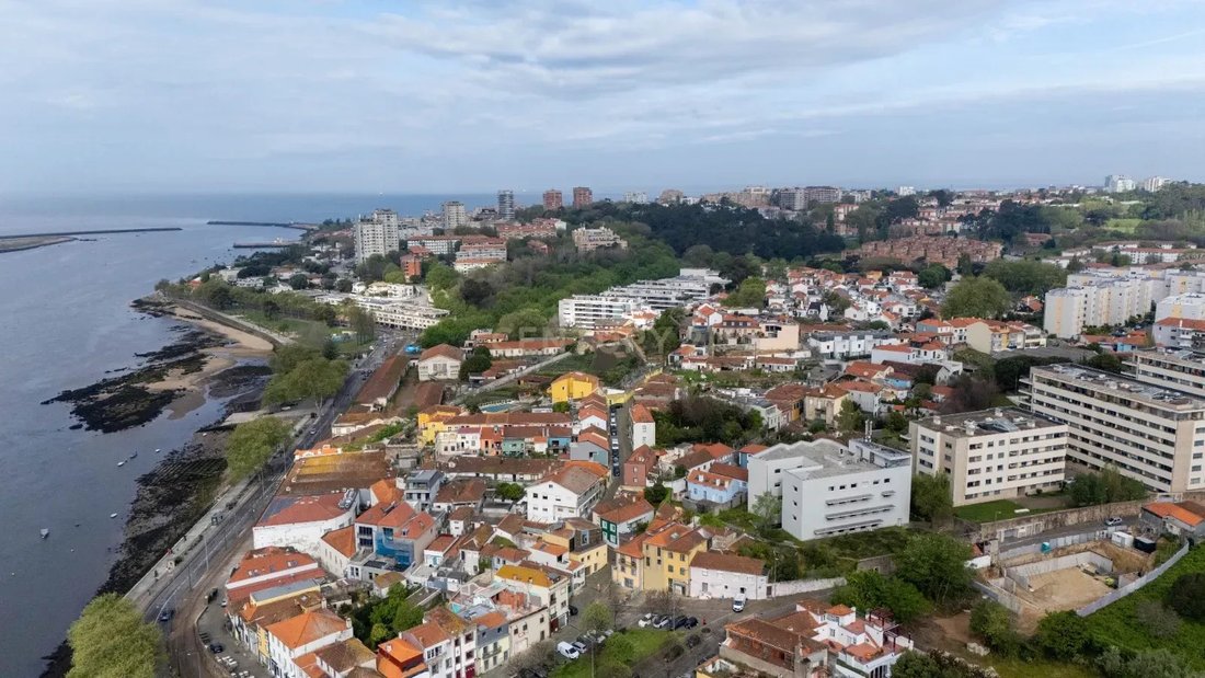 Villa in Lordelo do Ouro e Massarelos, Porto District, Portugal 2 - 15646967