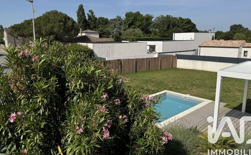 House in Saint-Laurent-de-la-Pree, Nouvelle-Aquitaine, France 1