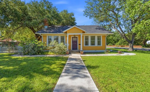 House in Lockhart, Texas, United States 1