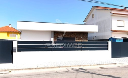 House in Fernao Ferro, Setubal, Portugal 1