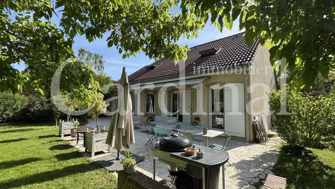 House in Le Parc et la Tuilerie, Noisy-le-Roi, France 1 - 18046727