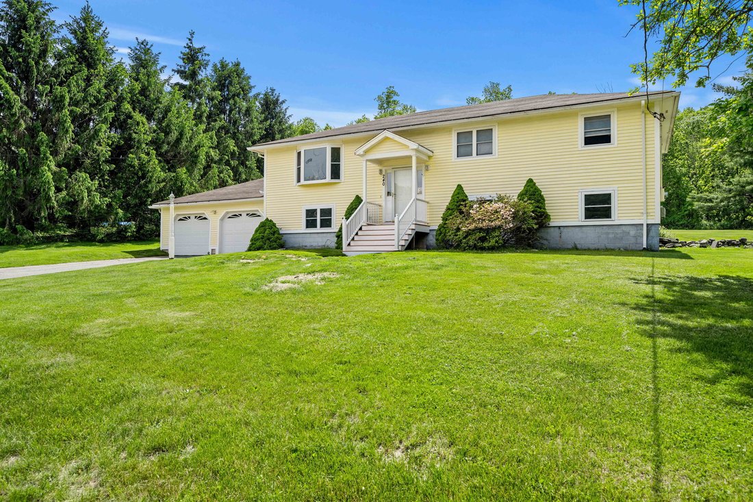 House in Methuen, Massachusetts, United States 3 - 18039465