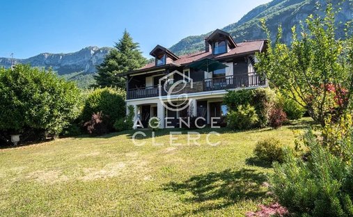 Villa in Veyrier-du-Lac, Auvergne-Rhône-Alpes, France 1