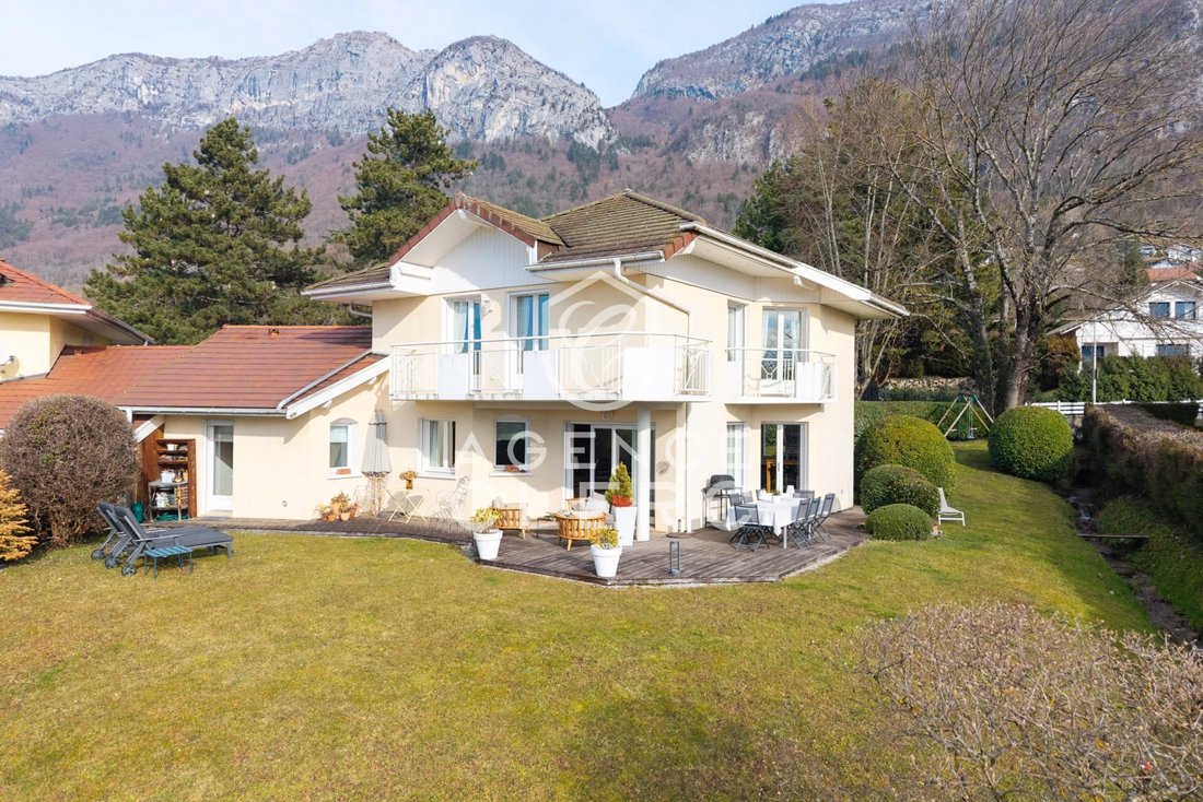 Villa in Veyrier-du-Lac, Auvergne-Rhône-Alpes, France 1 - 17725727