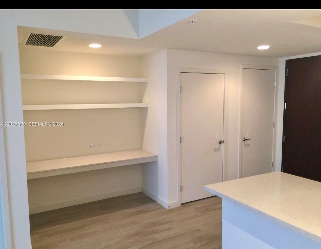 Condo in Miami, Florida, United States 3 - 18041397